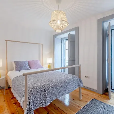 Alfama With Open Air - Up To 30 Guests Daire Lisboa