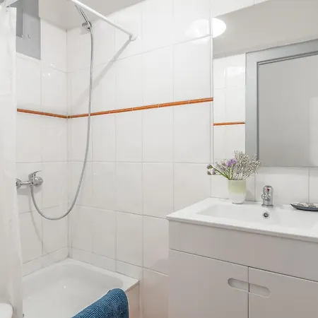 Alfama With Open Air - Up To 30 Guests Лиссабон