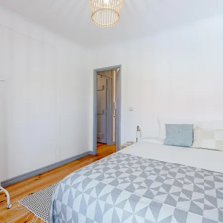 Alfama With Open Air - Up To 30 Guests Апартаменты *