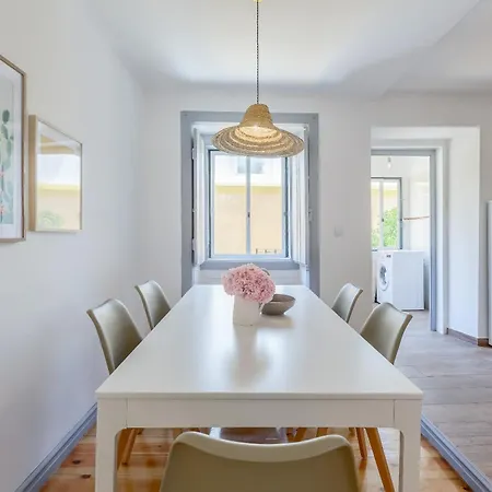 Alfama With Open Air - Up To 30 Guests Лиссабон